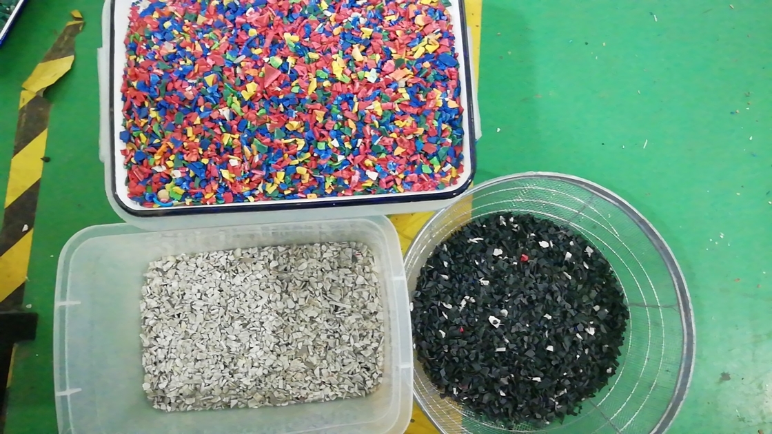 I granelli di plastica del LDPE dell'HDPE dell'animale domestico del PVC del pe pp colorano il vaglio di colore del selezionatore per i fiocchi dell'animale domestico