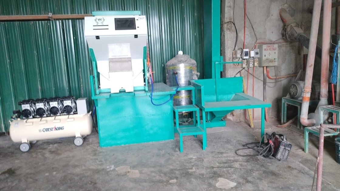 Macchina ottica per la selezione del colore del riso rosso nero - 280 kg 2 anni