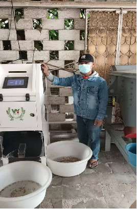 Sortitore di colori multifunzione con telecomando Wifi Intelligente Cashew Nuts Color Sorting Machine