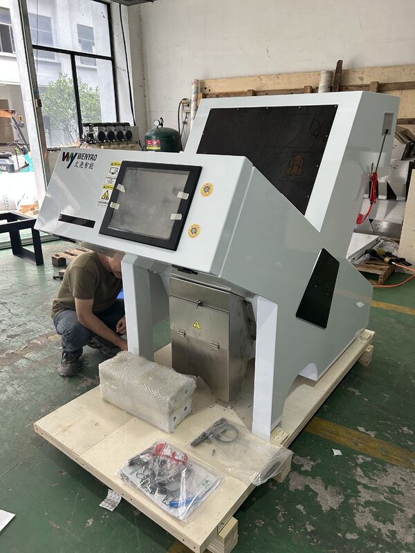 Macchina per la selezione delle arachidi di noce moscata per la rimozione delle particelle di aflatossine con tecnologia a luce UV