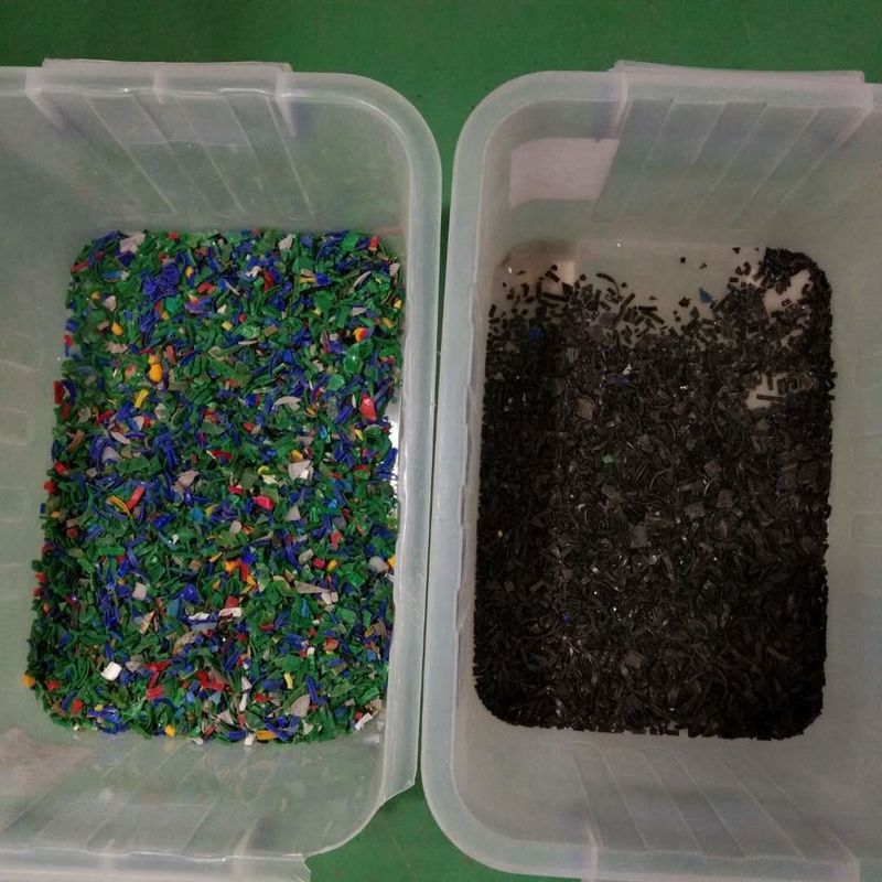 Selezionatore di colore del fiocco di Plasitc di 4 scivoli con il vaglio di colore di plastica efficiente dell'espulsore