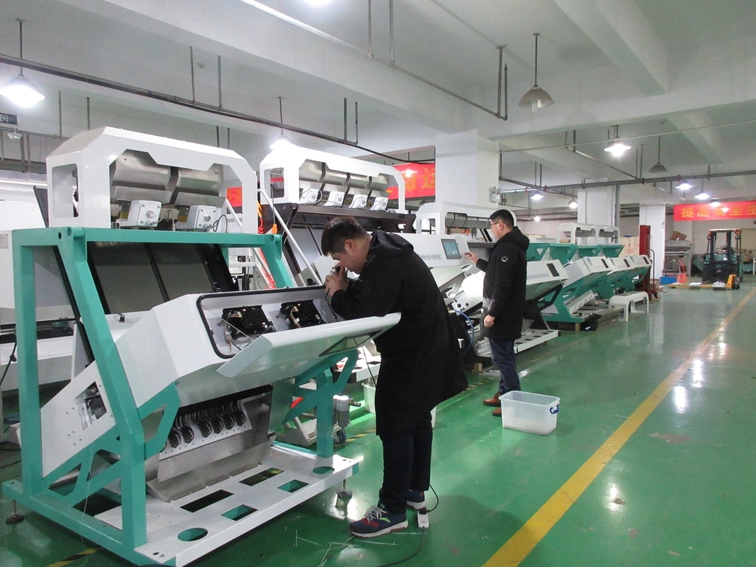 Linea di trasformazione vaglio usato dell'azienda agricola automatica di 7 scivoli di colore dell'orzo del grano con la macchina fotografica di Toshiba